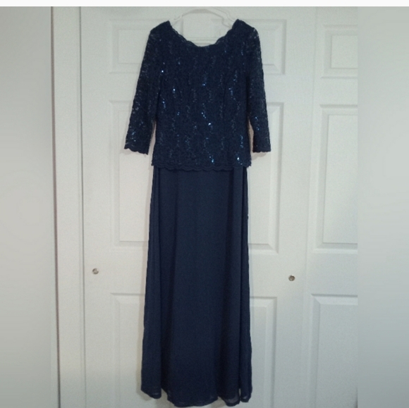 Alex Evenings Dresses & Skirts - Alex Evenings Mock 2-Piece Lace Chiffon Gown